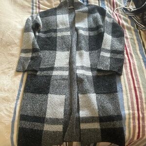 Plaid Women's sweater - Black and Gray